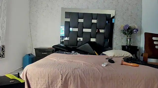 MissDiabla  online show from October 31, 2025, 3:08 pm