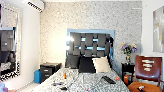 MissDiabla  online show from October 13, 2025, 7:26 pm