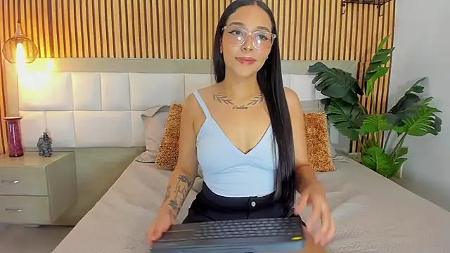 Roseaurora online show from October 7, 2025, 12:28 pm