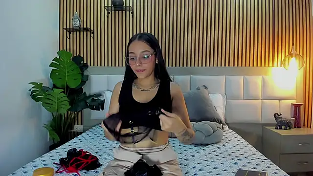 Roseaurora online show from November 23, 2025, 2:27 pm