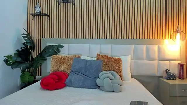 Roseaurora online show from January 17, 2026, 12:53 pm