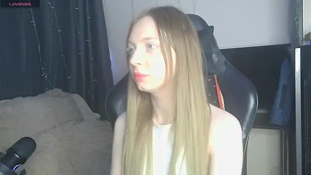 BabbbyFoxxx online show from March 12, 2026, 6:39 am