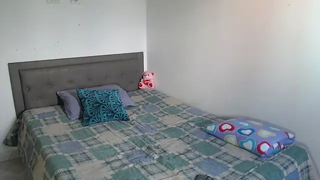 Celestte Dior online show from November 5, 2025, 8:01 pm