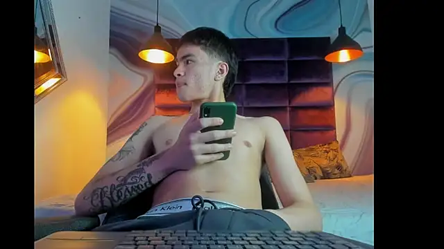 Casper White  online show from September 16, 2025, 9:05 pm