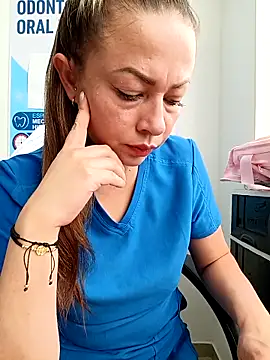 Snapshot of Madisson-04_ chatting on February 4, 2026, 1:28 pm Madisson-04 online show from February 4, 2026, 1:28 pm