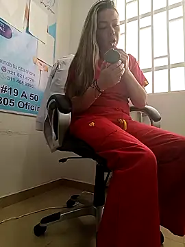 Snapshot of Madisson-04_ chatting on February 24, 2026, 2:40 pm Madisson-04 online show from February 24, 2026, 2:40 pm