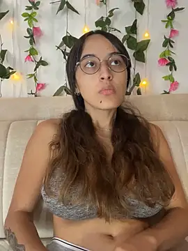Snapshot of melodywinxxx chatting on September 20, 2025, 6:24 pm melodywinxxx online show from September 20, 2025, 6:24 pm