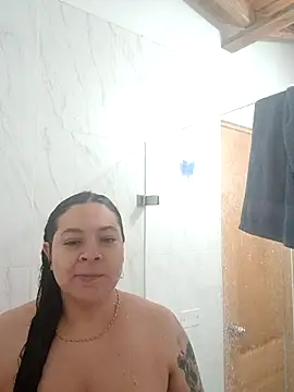 SophieCurves online show from October 15, 2025, 12:02 pm