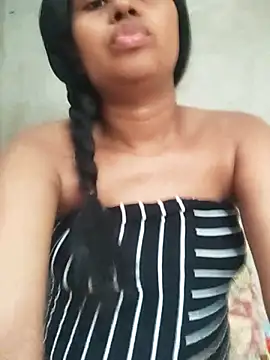 julietta1453 online show from December 16, 2025, 7:29 pm