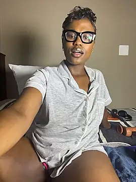 Moonzy77 online show from January 9, 2026, 11:55 pm