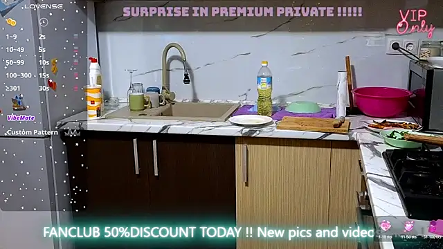 crystalxx18 online show from January 18, 2026, 5:05 pm