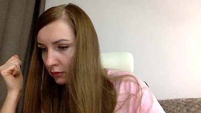 Snapshot of Varnyx chatting on January 18, 2026, 8:23 pm Varnyx online show from January 18, 2026, 8:23 pm