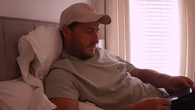 Londonlad818 online show from September 10, 2025, 12:48 pm