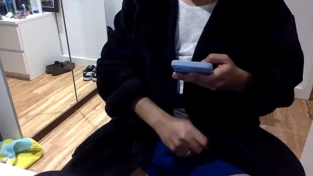 Snapshot of Whatevrr chatting on October 20, 2025, 10:54 pm Whatevrr online show from October 20, 2025, 10:54 pm