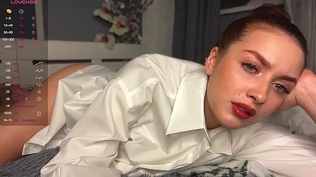 MiniMissSu online show from September 27, 2025, 4:24 pm