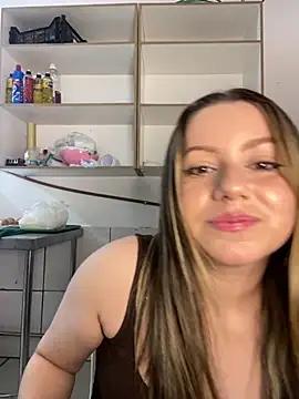 Snapshot of Model930 chatting on October 8, 2025, 3:57 pm Model930 online show from October 8, 2025, 3:57 pm