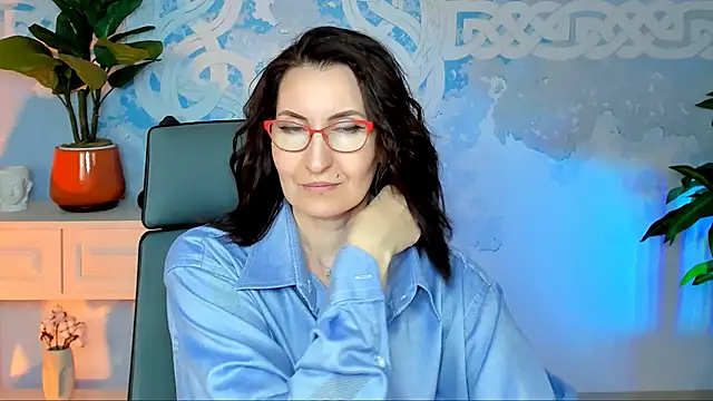 Snapshot of UnaTerra chatting on October 19, 2025, 5:21 am UnaTerra online show from October 19, 2025, 5:21 am