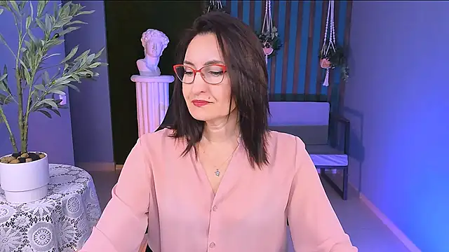 Snapshot of UnaTerra chatting on November 21, 2025, 5:06 am UnaTerra online show from November 21, 2025, 5:06 am