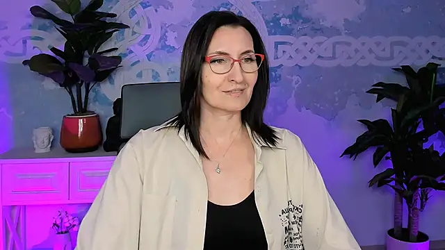 Snapshot of UnaTerra chatting on November 14, 2025, 9:13 am UnaTerra online show from November 14, 2025, 9:13 am