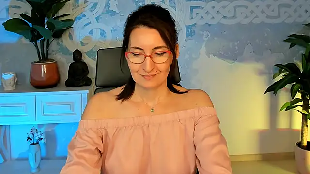 Snapshot of UnaTerra chatting on October 21, 2025, 9:19 am UnaTerra online show from October 21, 2025, 9:19 am