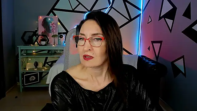 Snapshot of UnaTerra chatting on June 2, 2026, 6:24 am UnaTerra online show from June 2, 2026, 6:24 am