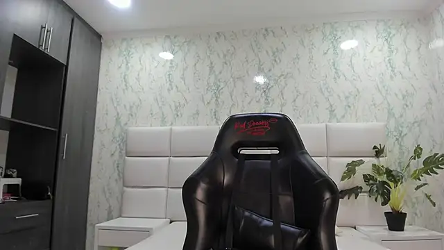 ValerySkinnyy online show from October 27, 2025, 11:49 pm