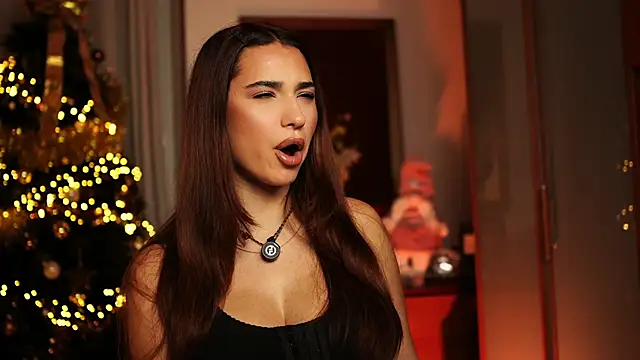 ItalianGirl online show from December 17, 2025, 9:31 pm