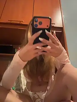 ItalianGirl online show from March 22, 2026, 9:27 pm