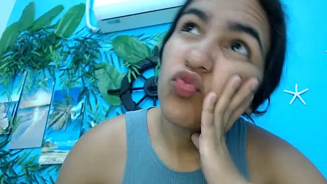 skinnysofia18 online show from July 18, 2026, 2:14 pm