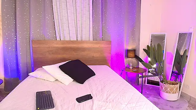 Snapshot of ViolettGomez_93 chatting on December 3, 2025, 4:35 am ViolettGomez 93 online show from December 3, 2025, 4:35 am