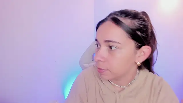 Snapshot of CataleyaAmaya chatting on October 25, 2025, 12:04 pm CataleyaAmaya online show from October 25, 2025, 12:04 pm