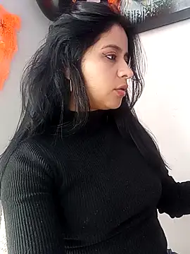 ValerieLove  online show from October 29, 2025, 7:35 pm