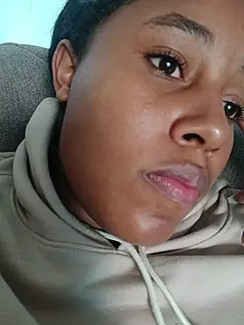 MoniqueMulberry online show from October 29, 2025, 7:13 pm