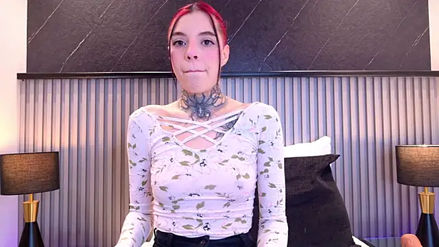 Snapshot of Meganreed_ chatting on May 14, 2026, 10:07 pm Meganreed online show from May 14, 2026, 10:07 pm