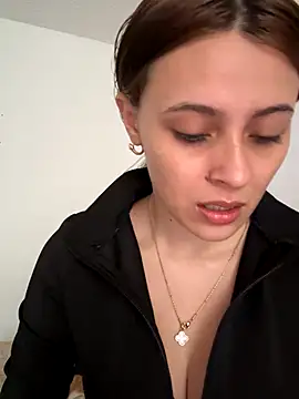 Snapshot of kendal_blonde chatting on October 17, 2025, 10:22 pm kendal blonde online show from October 17, 2025, 10:22 pm