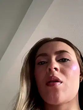 Snapshot of kendal_blonde chatting on September 10, 2025, 10:53 pm kendal blonde online show from September 10, 2025, 10:53 pm