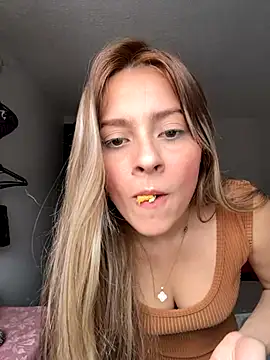 Snapshot of kendal_blonde chatting on September 24, 2025, 9:10 pm kendal blonde online show from September 24, 2025, 9:10 pm