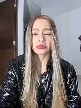 Snapshot of kendal_blonde chatting on September 10, 2025, 12:20 am kendal blonde online show from September 10, 2025, 12:20 am