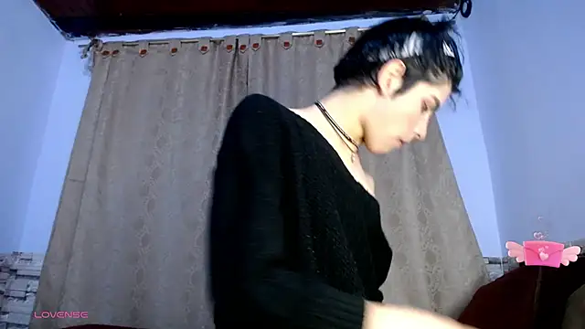 DaraKat18 online show from November 28, 2025, 11:05 pm