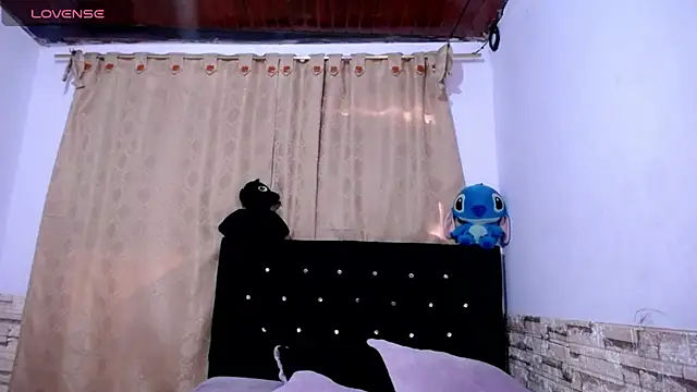 DaraKat18 online show from February 4, 2026, 10:05 pm