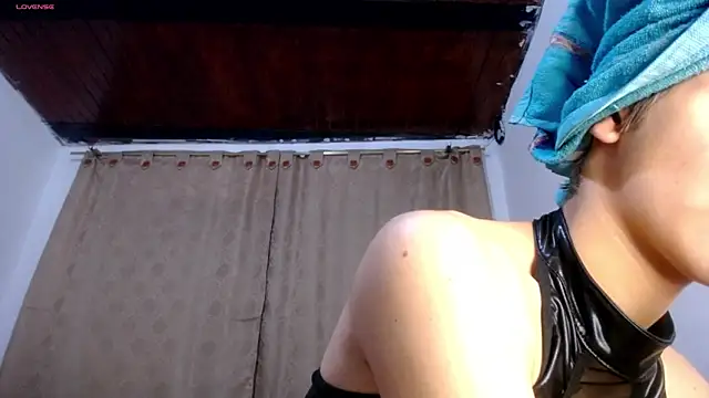 DaraKat18 online show from April 4, 2026, 10:27 pm