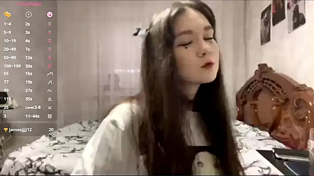 Pikmigirl18 online show from November 1, 2025, 12:43 pm