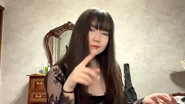 Pikmigirl18 online show from October 16, 2025, 2:47 pm