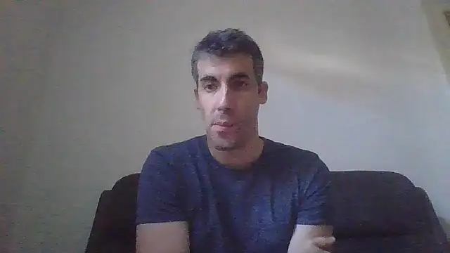 JulioIsHere4you online show from November 9, 2025, 10:52 am