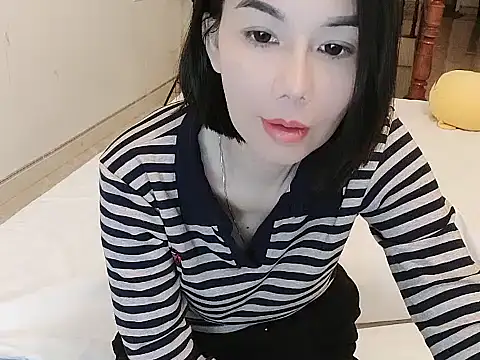 JunCii online show from February 8, 2026, 3:21 pm