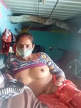 Snapshot of CUTE-004 chatting on November 16, 2025, 8:19 am CUTE-004 online show from November 16, 2025, 8:19 am