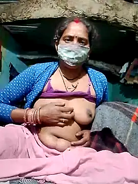 CUTE-004 online show from November 29, 2025, 3:23 pm