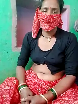 Snapshot of CUTE-004 chatting on November 10, 2025, 6:29 am CUTE-004 online show from November 10, 2025, 6:29 am