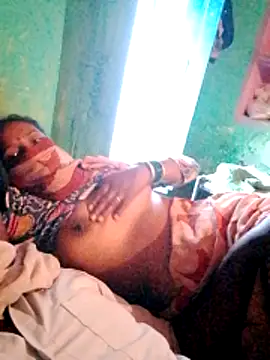 Snapshot of CUTE-004 chatting on October 13, 2025, 11:45 am CUTE-004 online show from October 13, 2025, 11:45 am