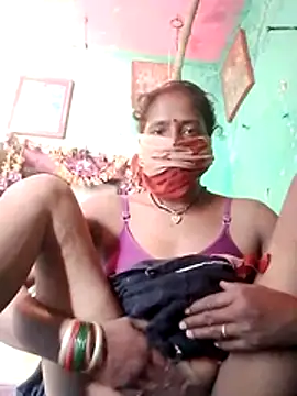 Snapshot of CUTE-004 chatting on October 16, 2025, 7:27 am CUTE-004 online show from October 16, 2025, 7:27 am